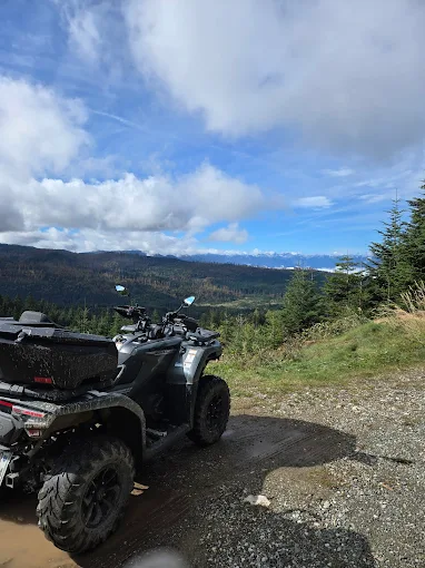 Quad mit Panorama-Bergblick in Slowenien